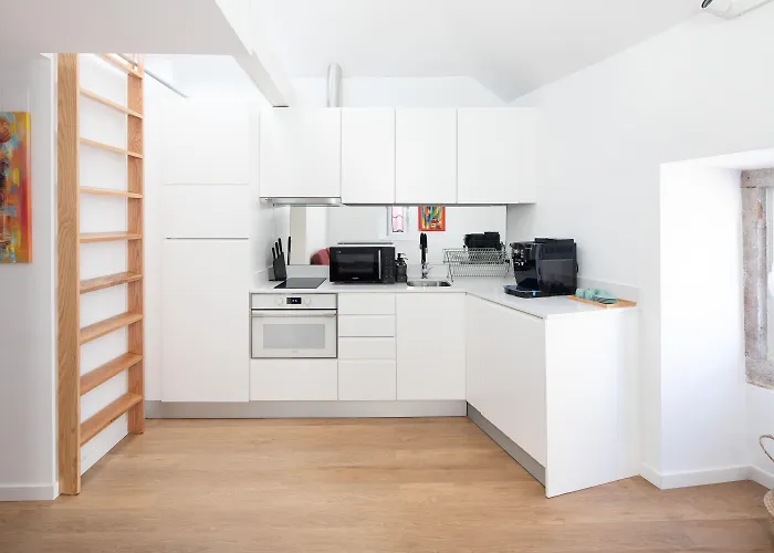 Alojamento de Acomodação e Pequeno-almoço Echo Homespaces Marquês 3*